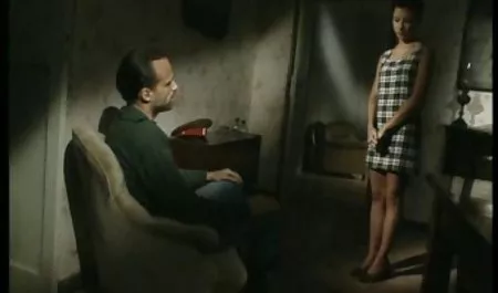 Bustyティーン巨大なおっぱいなポージング エロ 動画 アゲサゲ