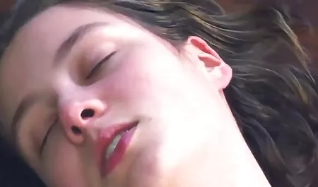 Fucks妻との友人のロシア ぽっちゃり エロ 動画