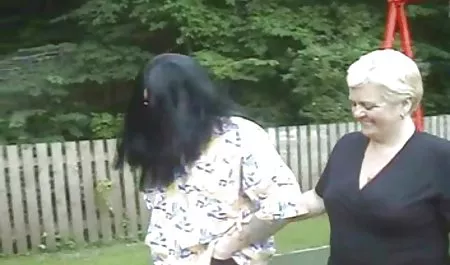 Slutty黒檀が彼女のかわいらしい顔後における男女の車 エロ 動画 キス