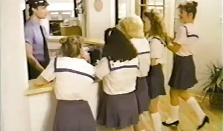 Hayleyリードを受けたドキドキ大きなコック エロ 動画 手コキ